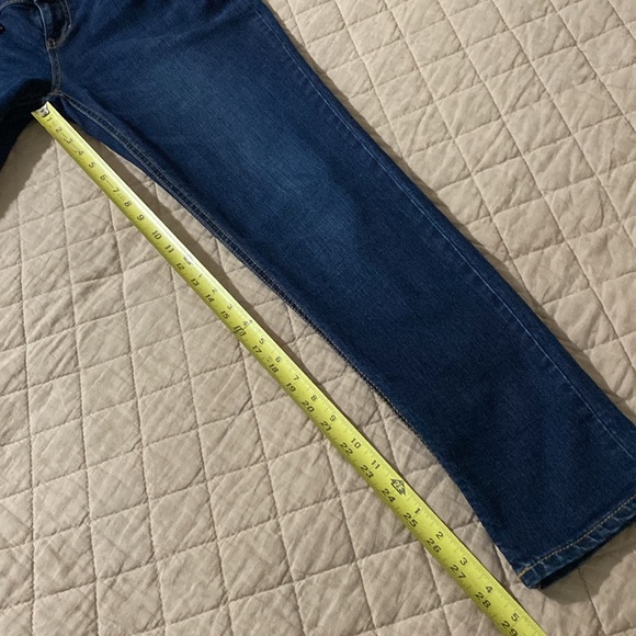 OLD NAVY BOYFRIEND SKINNY JEANS. SIZE 2. BLUE. BARELY WORN. - Picture 5 of 9